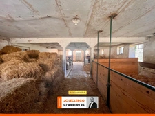 ANCIEN CORPS DE FERME AU POTENTIEL ENORME