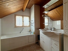MAISON 2 CHAMBRES AVEC DOUBLE GARAGE ET JARDIN