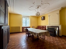 MAISON DE VILLAGE 3 CHAMBRES AVEC GRANGE 