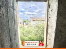 CREISSAN - A RESTAURER CAVE DE 150M² AU SOL AVEC 500M² DE TERRAIN 