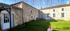 Maison de campagne en pierre et son logement indépendant