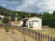 RIANS (83560) – Maison de plain-pied de 120 m² avec T1 indépendant sur terrain de 4 000 m² piscinable