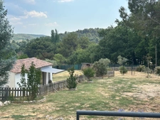 RIANS (83560) – Maison de plain-pied de 120 m² avec T1 indépendant sur terrain de 4 000 m² piscinable