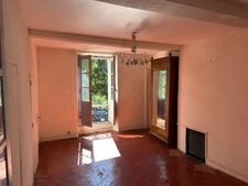 Maison de village à rénover – Centre de La Verdière (83)