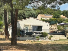 RIANS (83560) – Maison de plain-pied de 120 m² avec T1 indépendant sur terrain de 4 000 m² piscinable
