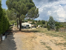RIANS (83560) – Maison de plain-pied de 120 m² avec T1 indépendant sur terrain de 4 000 m² piscinable
