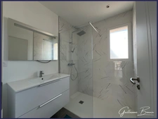 Maison à vendre 5 pièces, 4 chambres, suite parentale, garage, cour - DPE A et prestations modernes à POITIERS (86000).