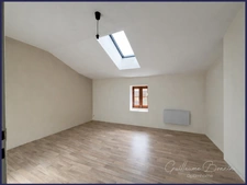 Maison à vendre / Longère 7 pièces en pierre rénovée - 230m² + dépendances - porche d'entrée - cour et jardin à Maillé (35mn de Poitiers)