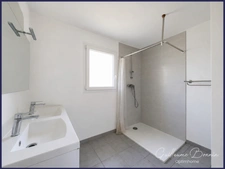 À vendre 🏡 Maison récente 4 pièces de plain-pied 3 chambres à Verrières (86410) 📍 À moins de 30 min de Poitiers.