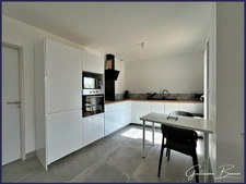 Maison à vendre 5 pièces, 4 chambres, suite parentale, garage, cour - DPE A et prestations modernes à POITIERS (86000).