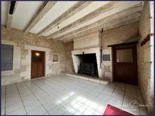 Maison à vendre / Longère 7 pièces en pierre rénovée - 230m² + dépendances - porche d'entrée - cour et jardin à Maillé (35mn de Poitiers)