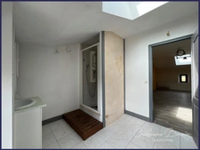 Maison à vendre / Longère 7 pièces en pierre rénovée - 230m² + dépendances - porche d'entrée - cour et jardin à Maillé (35mn de Poitiers)