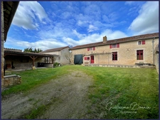 Maison à vendre / Longère 7 pièces en pierre rénovée - 230m² + dépendances - porche d'entrée - cour et jardin à Maillé (35mn de Poitiers)