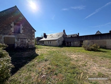 CHALONNES-SOUS-LE-LUDE – PROPRIÉTÉ DE CHARME AVEC DEUX HABITATIONS, GRANGE ET PARC ARBORÉ