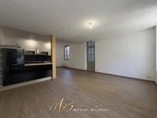 Appartement T4 entièrement rénové – 3 chambres – double accès – Le Lude centre