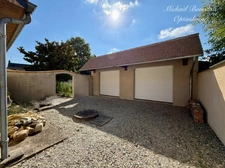 EXCLUSIVITÉ – LE LUDE – Maison familiale 4 chambres – Vie de plain-pied – 3 garages – Secteur recherché