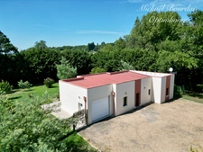 Maison contemporaine avec plus de 2 hectares de terrain clos et arboré – secteur La Flèche