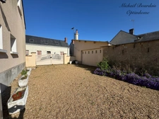 Maison avec jardin, dépendances et garage 
