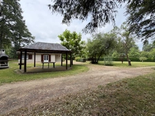 Terrain de loisirs de 4 900 m² avec hangar et espace habitable