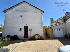 LE LUDE – MAISON 3 CHAMBRES AVEC GARAGE ET COUR FERMÉE