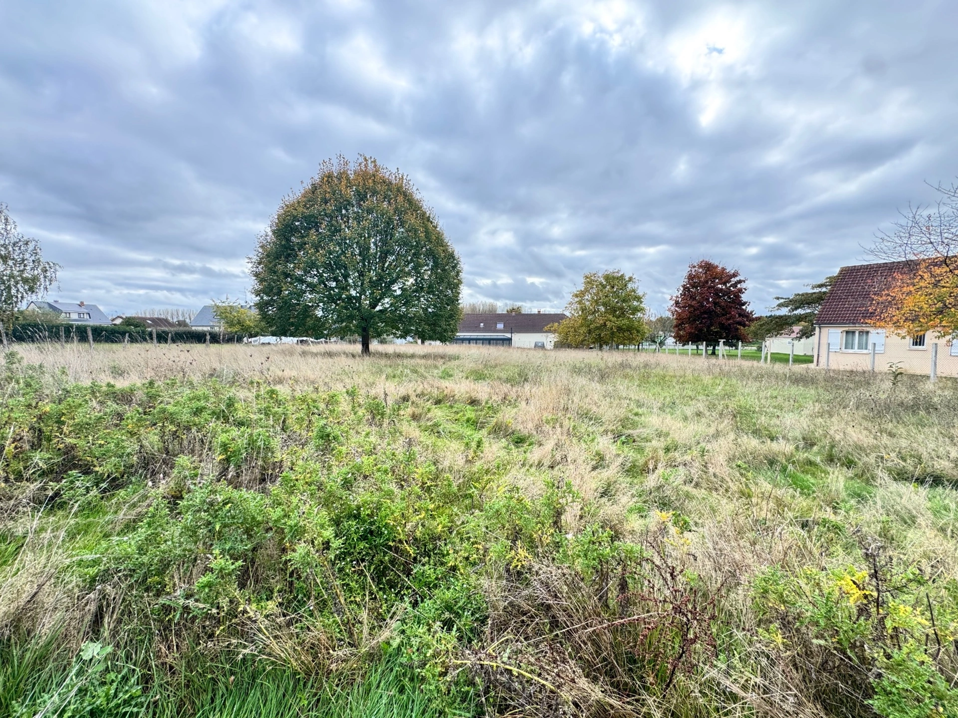 À VENDRE EN EXCLUSIVITÉ – Terrain constructible de plus de 2 000 m² à Aubigné-Racan · à Aubigne Racan · 26 000 €