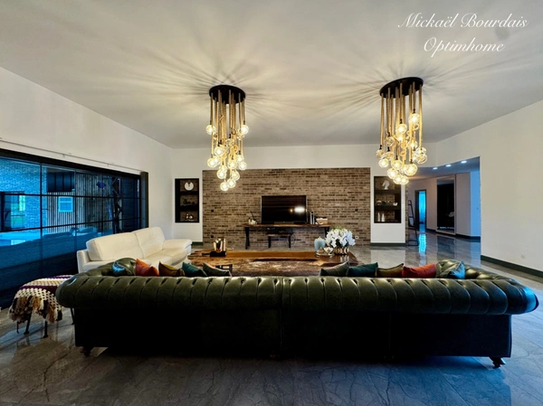 Bien d’exception – Maison contemporaine 534 m2 de prestige avec piscine et autonomie énergétique
