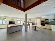 EXCLUSIVITÉ – LE LUDE – Maison familiale 4 chambres – Vie de plain-pied – 3 garages – Secteur recherché