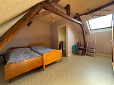 Maison avec jardin, dépendances et garage 