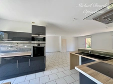 Maison contemporaine avec plus de 2 hectares de terrain clos et arboré – secteur La Flèche