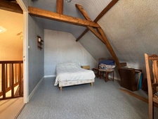 Maison avec jardin, dépendances et garage 