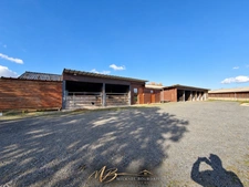 PRÉCIGNÉ (72) – DOMAINE ÉQUESTRE PROFESSIONNEL – ENVIRON 4,5 HECTARES