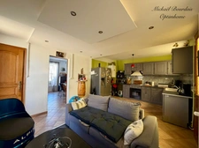 LE LUDE – MAISON 3 CHAMBRES AVEC GARAGE ET COUR FERMÉE