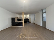 Appartement T4 entièrement rénové – 3 chambres – double accès – Le Lude centre