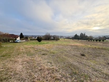 Terrain de plus de 7 200 m² avec près de 4 800 m² exploitables – Rare sur le secteur !