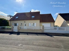 EXCLUSIVITÉ – LE LUDE – Maison familiale 4 chambres – Vie de plain-pied – 3 garages – Secteur recherché
