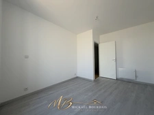 Appartement T4 entièrement rénové – 3 chambres – double accès – Le Lude centre