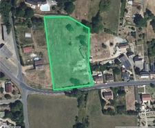 Terrain de plus de 7 200 m² avec près de 4 800 m² exploitables – Rare sur le secteur !