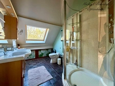 Maison familiale avec piscine, parc arboré, plan d’eau et dépendances – Saint-Jean-de-la-Motte
