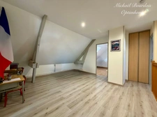 EXCLUSIVITÉ – LE LUDE – Maison familiale 4 chambres – Vie de plain-pied – 3 garages – Secteur recherché