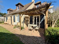 Maison familiale avec piscine, parc arboré, plan d’eau et dépendances – Saint-Jean-de-la-Motte