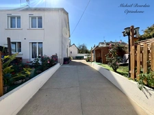 LE LUDE – MAISON 3 CHAMBRES AVEC GARAGE ET COUR FERMÉE