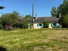 Charmante maison de campagne avec terrain arborée et fruitier de 3 500 m² – proche du Lude