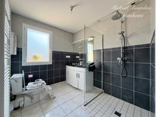 Maison familiale de plain-pied – 5 chambres – Environnement calme