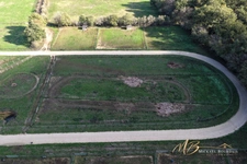 PRÉCIGNÉ (72) – DOMAINE ÉQUESTRE PROFESSIONNEL – ENVIRON 4,5 HECTARES