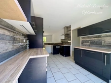 Maison contemporaine avec plus de 2 hectares de terrain clos et arboré – secteur La Flèche