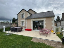 Maison rénovée avec dépendances louées – Bien rare à la vente sur Le Lude (72800)