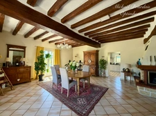 Maison de caractère avec 7 hectares de prairie – Vie de plain-pied – Secteur Oizé