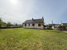 Maison sur sous-sol – 2 chambres – Environnement calme – 1000 m2 de Terrain clos