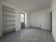 Appartement T4 entièrement rénové – 3 chambres – double accès – Le Lude centre