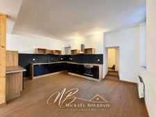 Appartement T4 entièrement rénové – 3 chambres – double accès – Le Lude centre